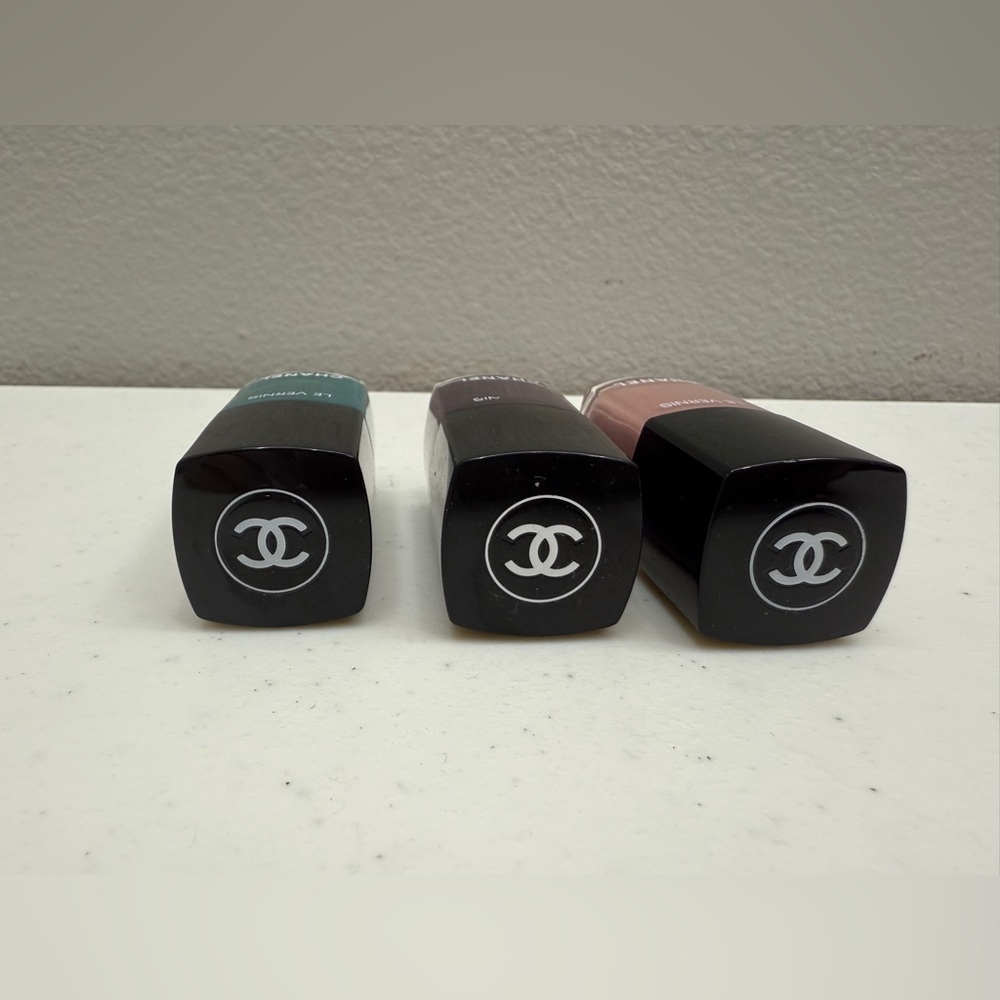 CHANEL Le Vernis Nail Polish Set - Nude, Dark Purple, Teal - Picture 5 of 5